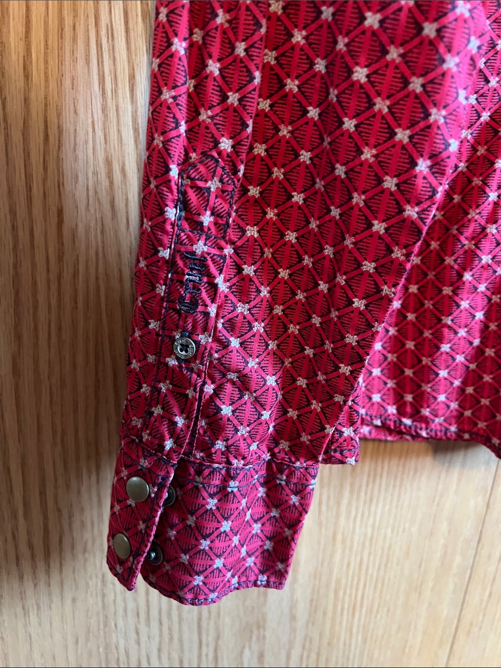 Cruel, Red Geometric Snap-Front Western Shirt size ladies large. - Picture 4 of 7